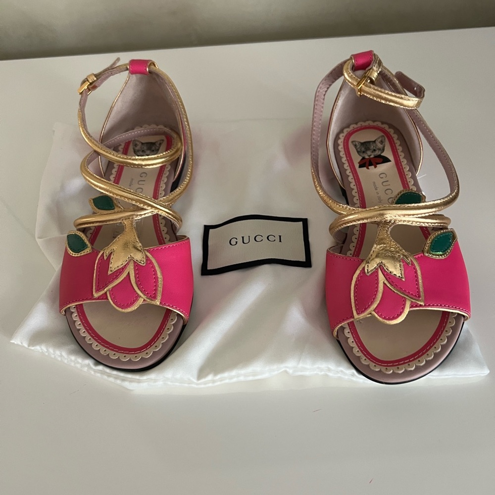 Girls Gucci sandals NWB
